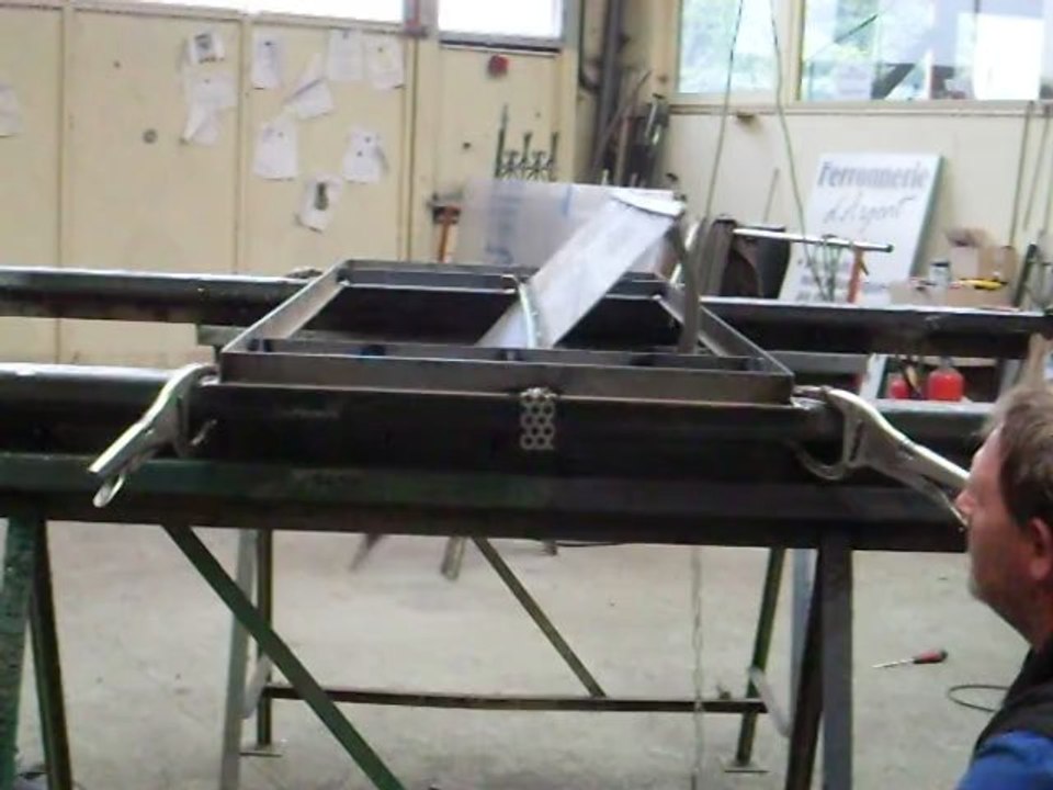 www.ferronnerie-dargoat.com fabrication d'une trappe de cheminée