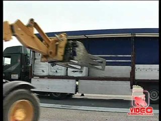 Napoli - Rifiuti, stop a trasferimenti via mare (28.09.12)