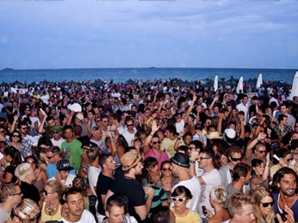 DJ Assad feat. Mohombi & Craig David  - Addicted (Summer Mix)