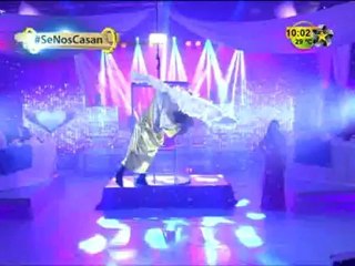 Ernesto Chavana en el columpio