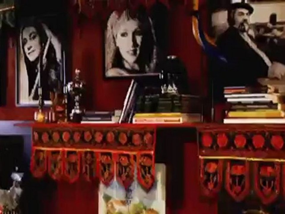 Tuna filets with onions and peppers and fried polenta croutons | Euromaxx