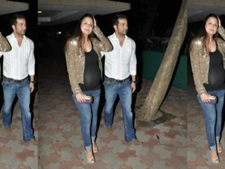 Pregnant Amrita Arora flashes BABY BUMP