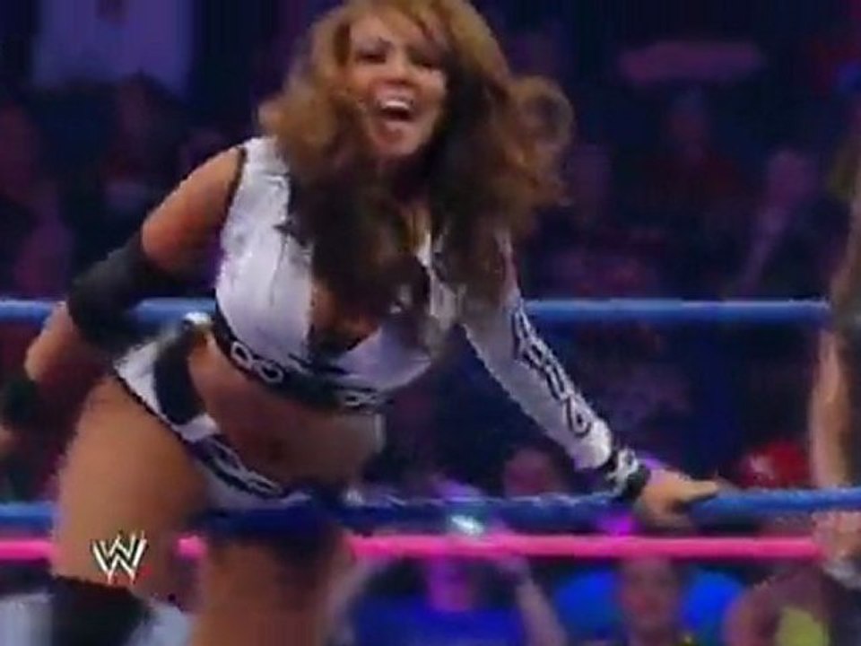 Layla Vs. Alicia Fox - WWE Smackdown 5/10/12