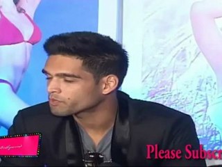 Lisa Haydon Cleavage