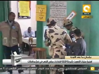 أفراد الجيش يحملون سيدة مسنة لتدلي بصوتها ‎ #Jan4