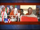 Sonia kickstarts Cong election campaign in Gujarat