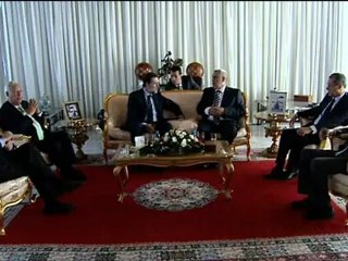 Rajoy defiende sus planes económicos desde Marruecos