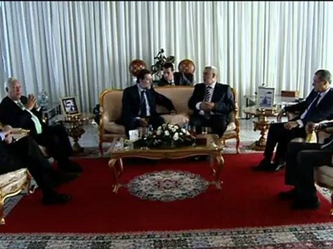 Rajoy defiende sus planes económicos desde Marruecos