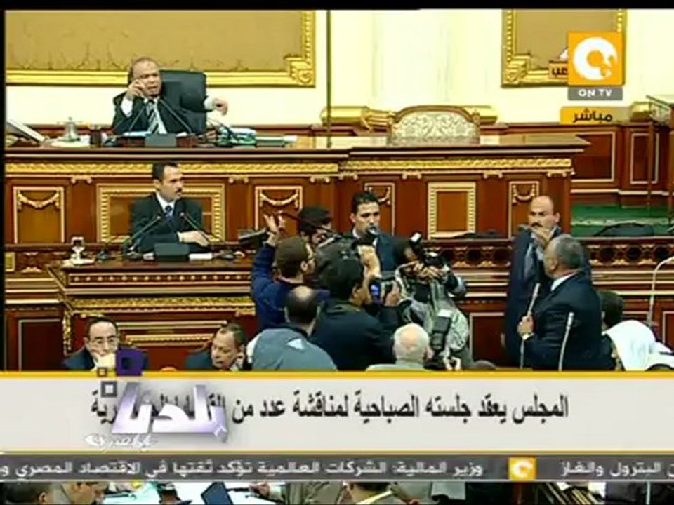 بلدنا بالمصري: مناقشة البطالة تنتهي بخناقة تحت القبة