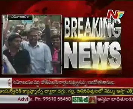Police applied tear gas on Telangana protesters at Secretariat