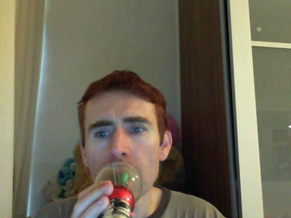 Wiwi égratigne "l'homme sans trucage" de Dionysos & Jean Rochefort