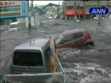Terremoto en Japón: El tsunami arrastra coches y casas - Earthquake Japan Tidal Wave