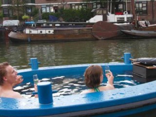 HotTug Brings Hot Tub Comfort Onto the Water