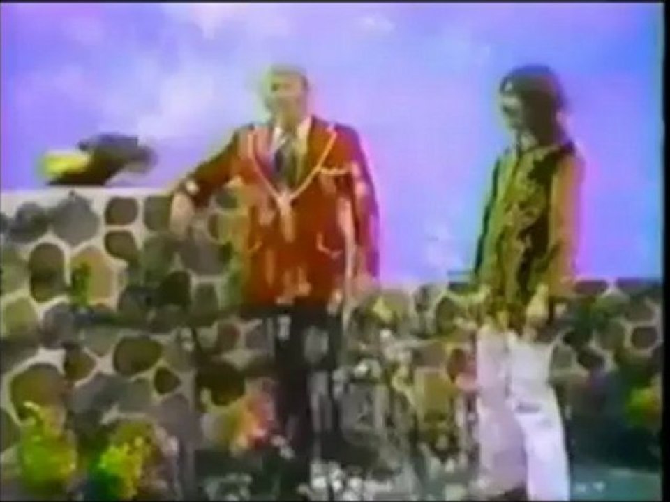 Captain Kangaroo (Attack of the Ping Pong Balls 12-19-1975) - video