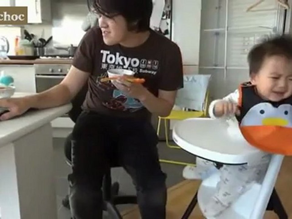 Video2choc - Même les enfants sont accrocs à Psy et son tube Gangnam Style