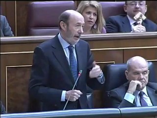 Rubalcaba: "Bazofia de ETA es lo que ha traído usted hoy a esta cámara"