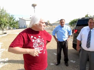 BAKIMA  MUHTAÇ  VATANDAŞA  KAYMAKAM EL UZATTI