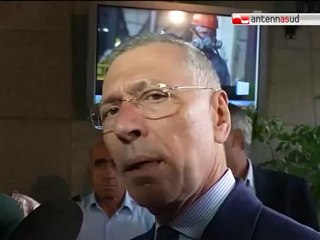 TG 04.10.12 Taranto, interviene il Prefetto e gli operai dell'Ilva sospendono la protesta