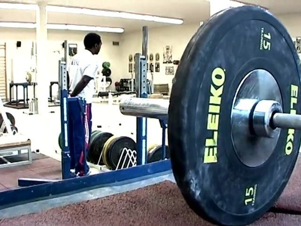 Vincennes TV visite les coulisses de l'INSEP avec l'équipe de France d'haltérophilie et NDICKA MATAM Samson et  BONNAMANT Mélanie en route pour Jeux Olympiques de Rio 2016