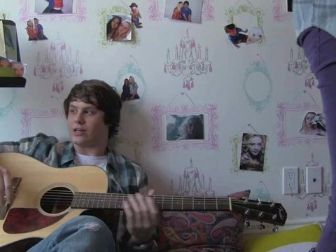 PARANORMAL ACTIVITY 4 - Bande-annonce2 VO