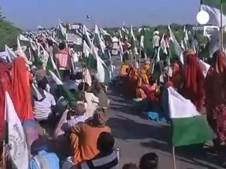 On binlerce parya Yeni Delhi'ye yürüyor