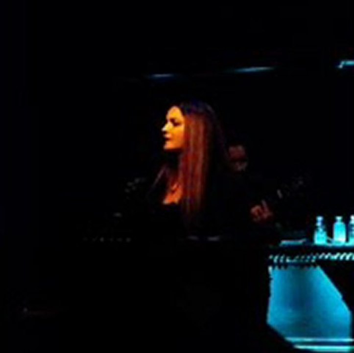 Jülide Özçelik Yalan Dünya