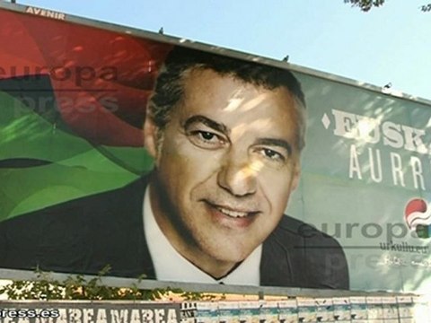 PNV, PSE y PP colocan carteles con candidatos