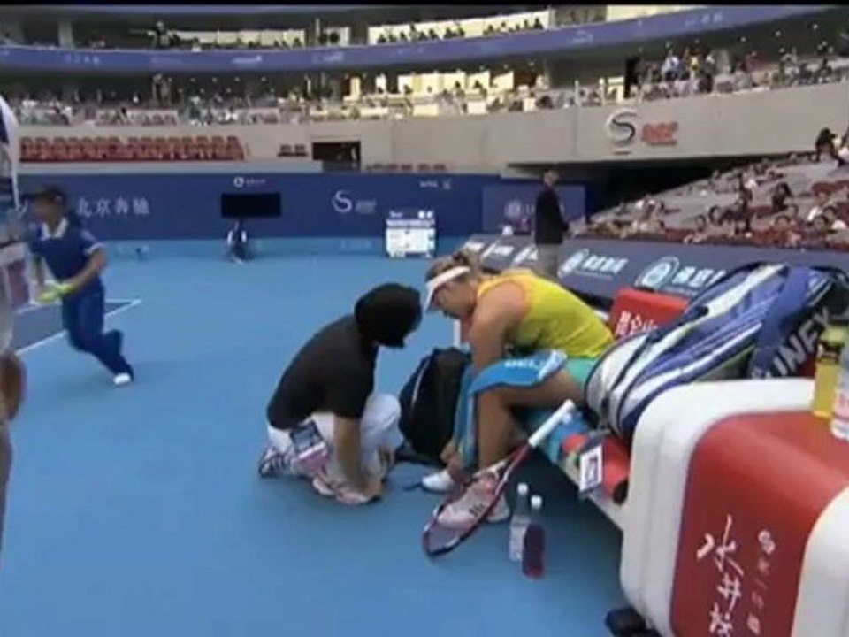 Peking: Kerber gibt auf - Scharapowa locker weiter