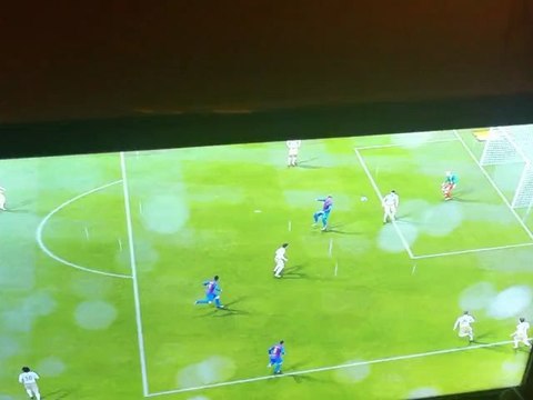 Retournée acrobatique avec Zlatan qui centre pour Christiano Ronaldo