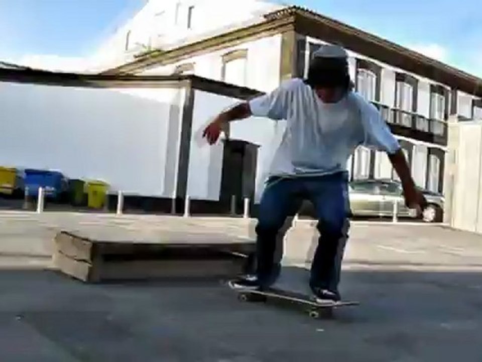 Emanuel Costa - Abril skate footage 2