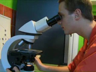 Mode d'emploi(s). Animatrice socio-culturelle et technicien de laboratoire