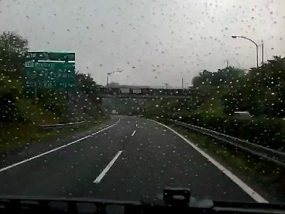 高速でバスを煽って自爆