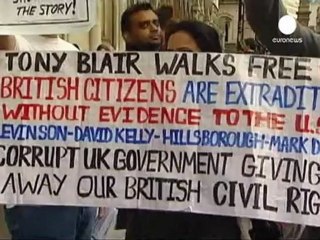 Radical preacher Hamza lands in US