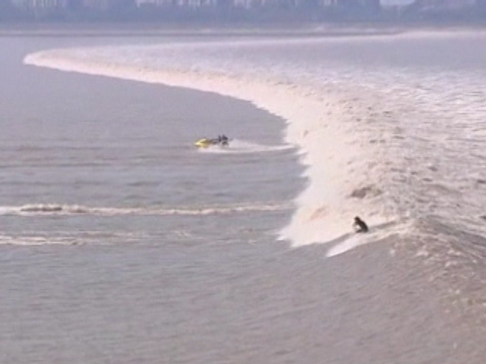 Riding the Qiantang River Tidal Bore