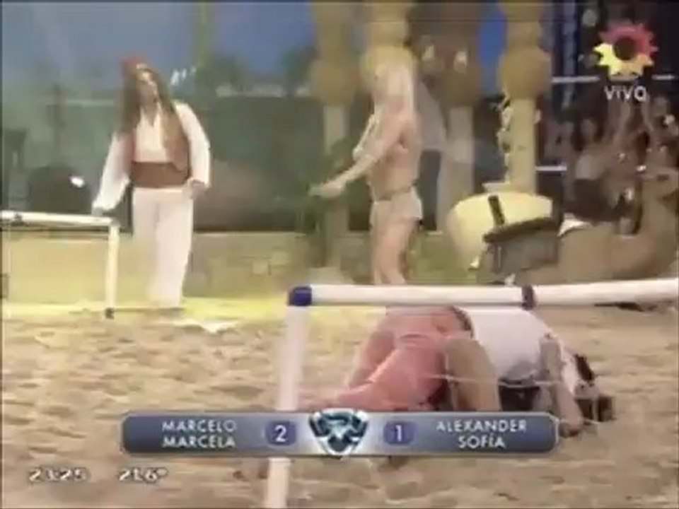 Marcelo Tinelli jugó al fútbol en la arena con Alexander Caniggia... ¡y le hizo un penalazo a la soñadora!