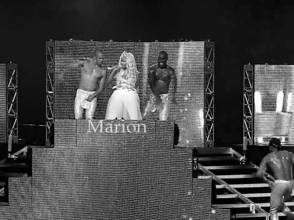 Nicki Minaj @Zénith Paris - Pound this alarm 06.07.12