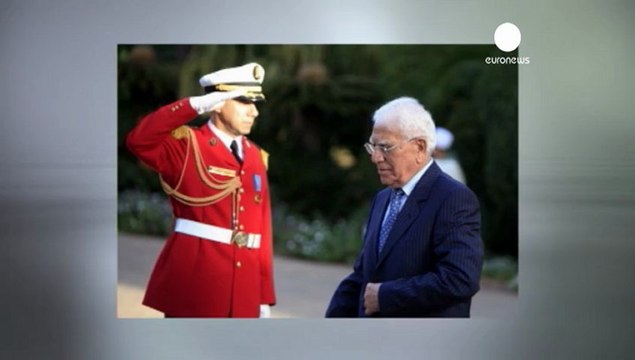 Cezayir'in eski devlet başkanı hayatını kaybetti