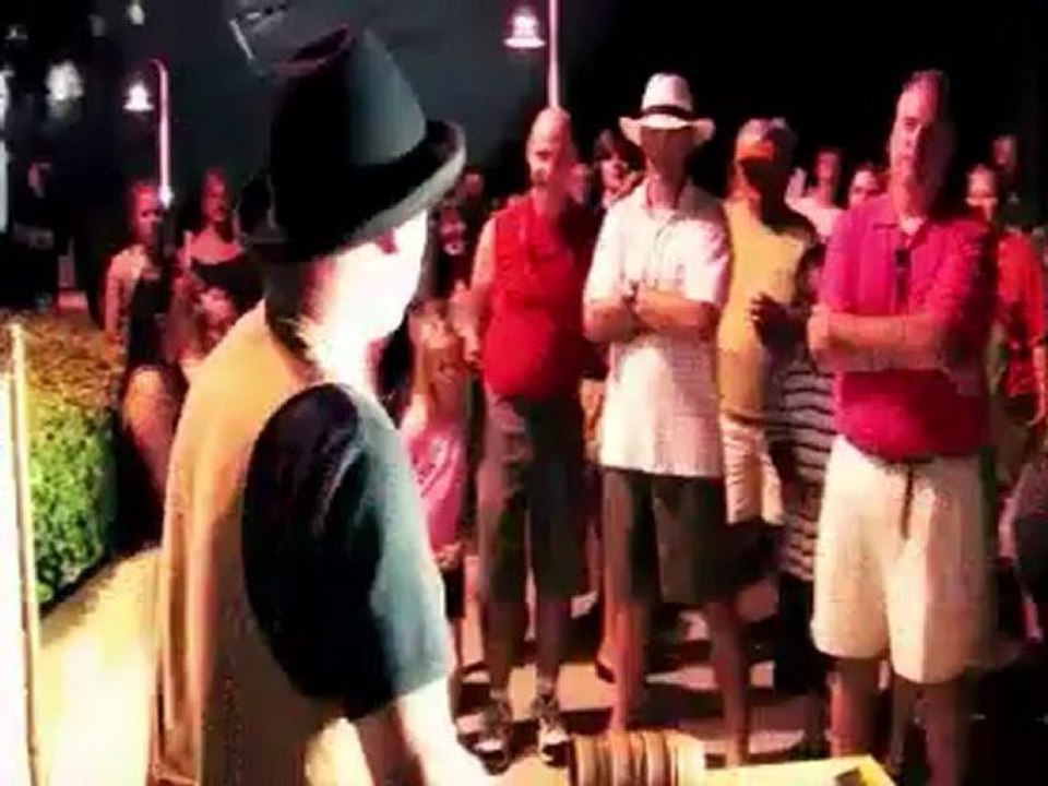 Gazzo Tossed Out Deck DVD (with Blue Deck) by Gazzo - Magic Trick