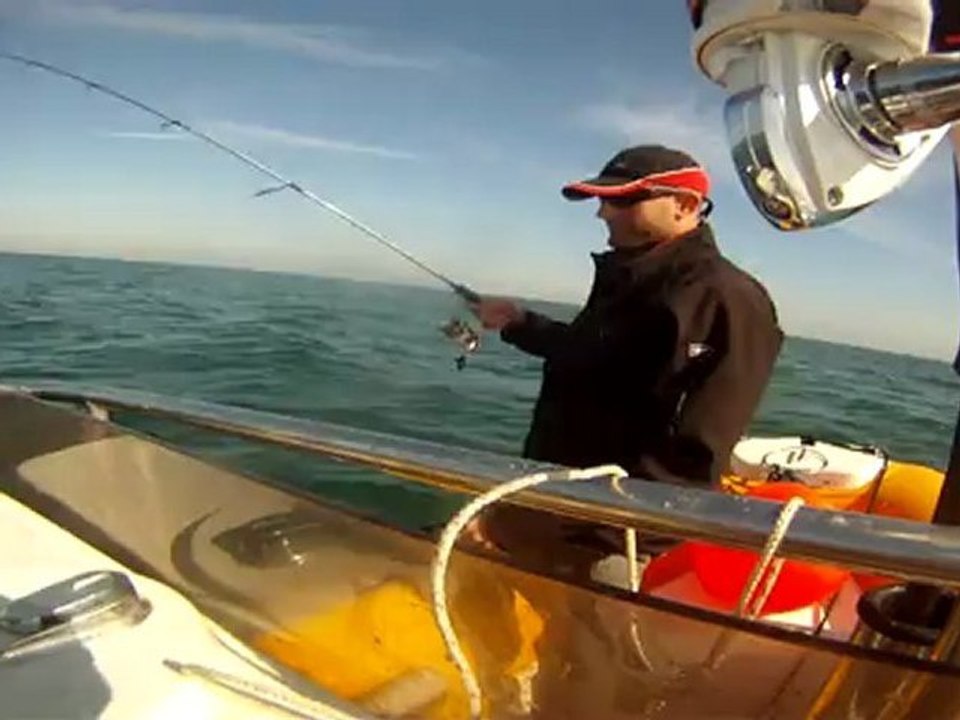 Eté 2012 boat-fishing partie 1. Pêche du bar dans le Nord. Gros bars. Super qualité : HD 720