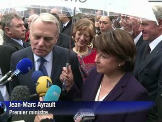 Ayrault dit exercer des "responsabilités difficiles"