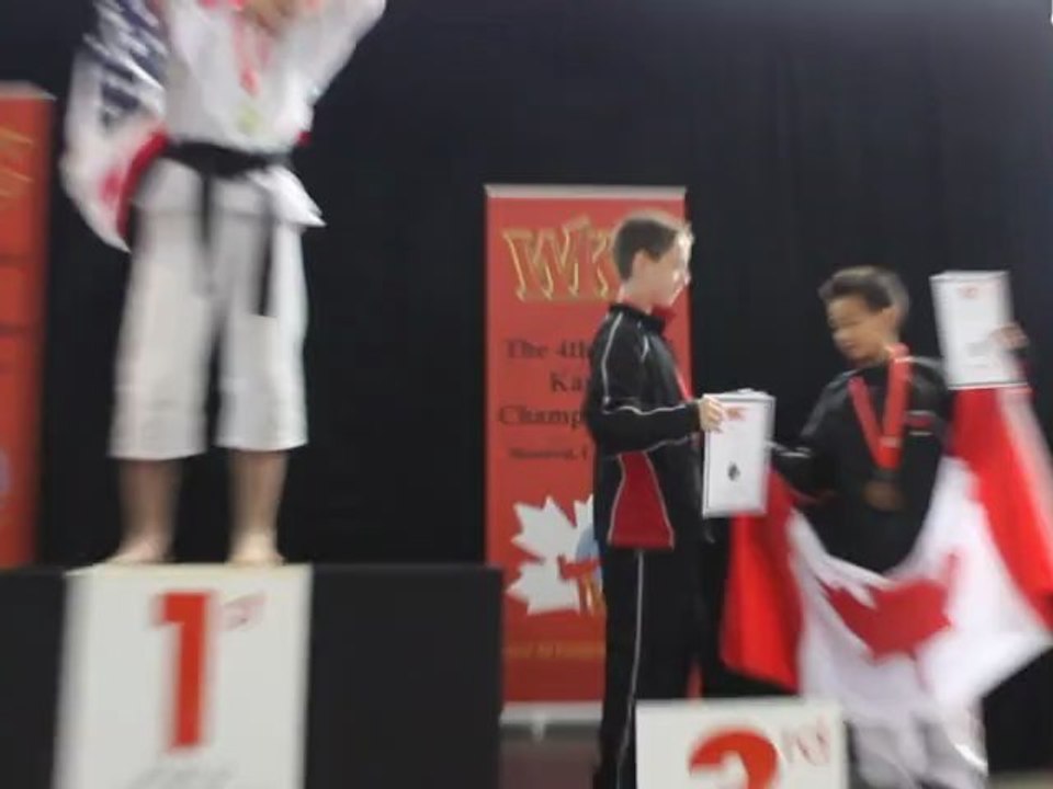 remise de la médaille de bronze à Zachary et médaille d'argent à Philippe