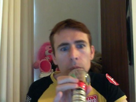 Wiwi égratigne l'enfant aux cheveux blancs de Patrick Juvet