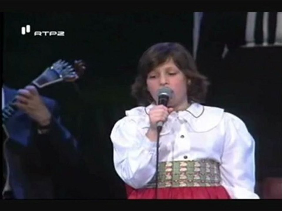 Carminho a cantar fado com 12 anos de idade