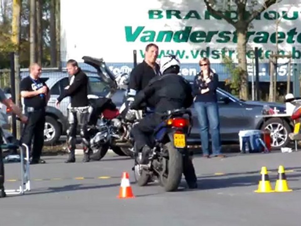 Winnaar kenneth figure 8 in 36 sec    Gymkhana 2012