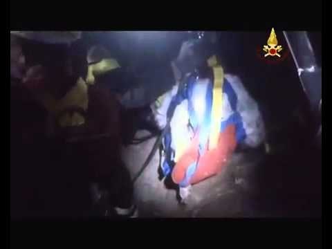 Arezzo - Il cagnolino Luky caduto in un pozzo e salvato dai pompieri (06.10.12)