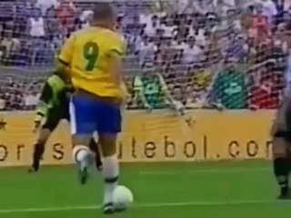 رونالدو الظاهرة ضد اقوى مدافعين العالم اي مدافع يطري على بالك موجود