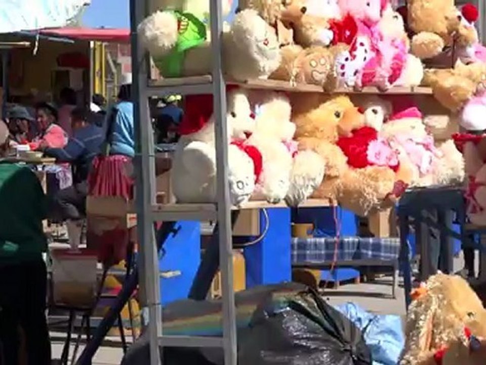 BOLIVIE: Fete forraine à Uyuni...