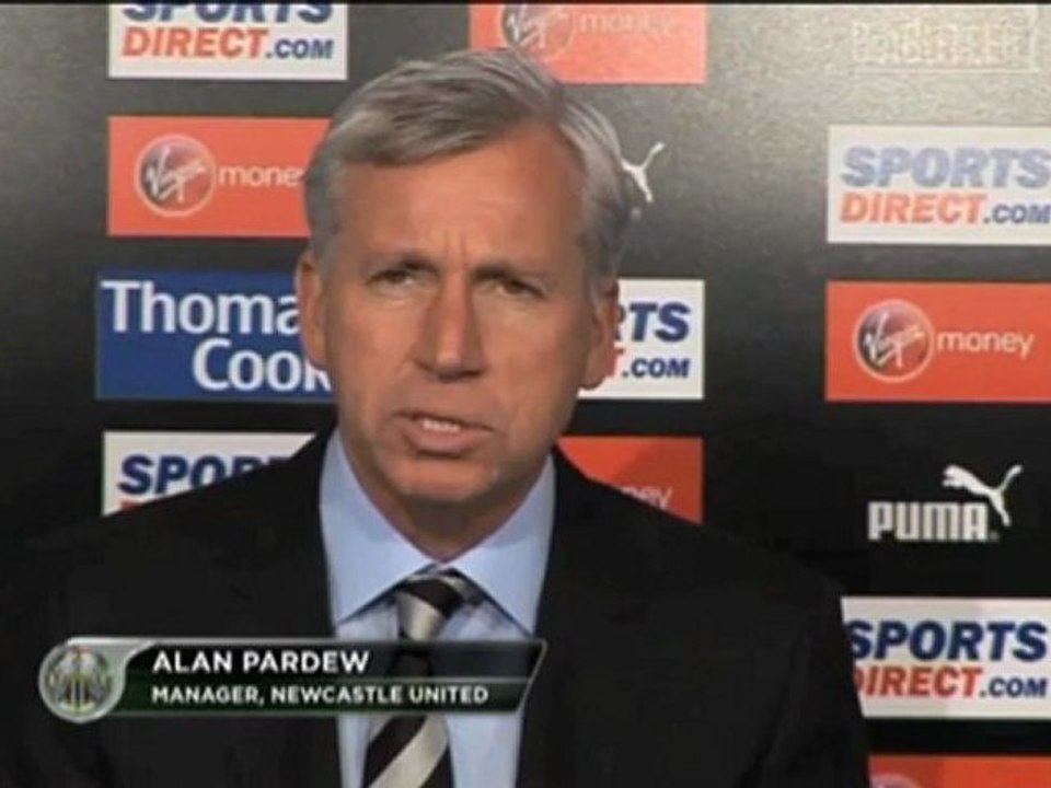 Pardew: "Van Persie hat Cabaye seinen Ellbogen verpasst"