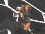 Jay-Z Takes the Subway to His Concert and Beyonce Joins Him Onstage