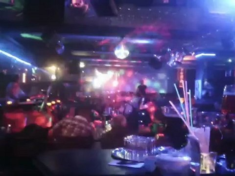 Her hafta 4 gun canlimuzik eglencesi. her turlu kaliteli muzik sicak soguk mezeler sevisimizle ve dahasi gonul rahatligi ile eglenebilmeniz icin guvenlik ekibimizle sizleri mavigul Arnhem,de aramizda gormekten onur duyariz dogumgunu,bekarliga-veda ki